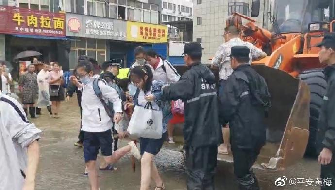 湖北黄梅近500名考生因暴雨被困！为什么中国下暴雨会被淹？