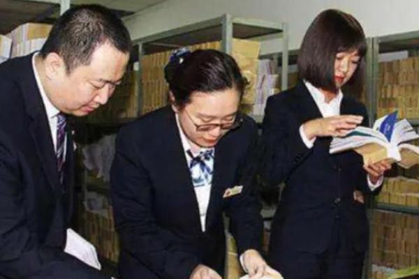 有一亿存银行有多少利息?银行存1亿有什么待遇?