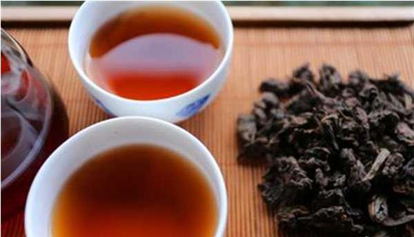 杜仲泡水喝的功效与作用 泡杜仲茶要注意什么