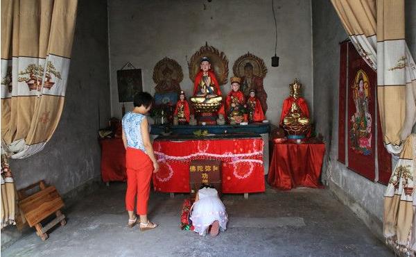 梦见拜佛是什么意思 女人梦到拜佛磕头许愿有什么预兆