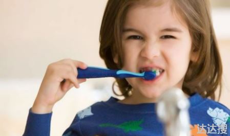 一岁用什么牙刷 一岁宝宝用什么牙刷合适